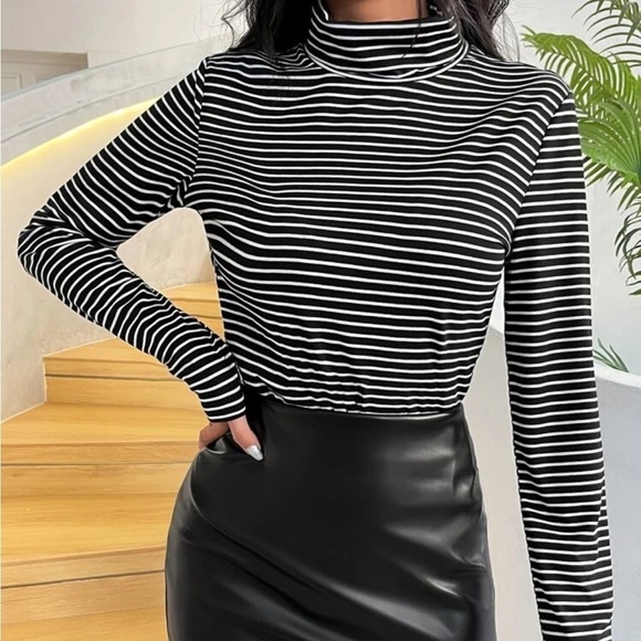 SHEIN Frenchy Striped Print High Neck Top in Black/White - Picture 4 of 6